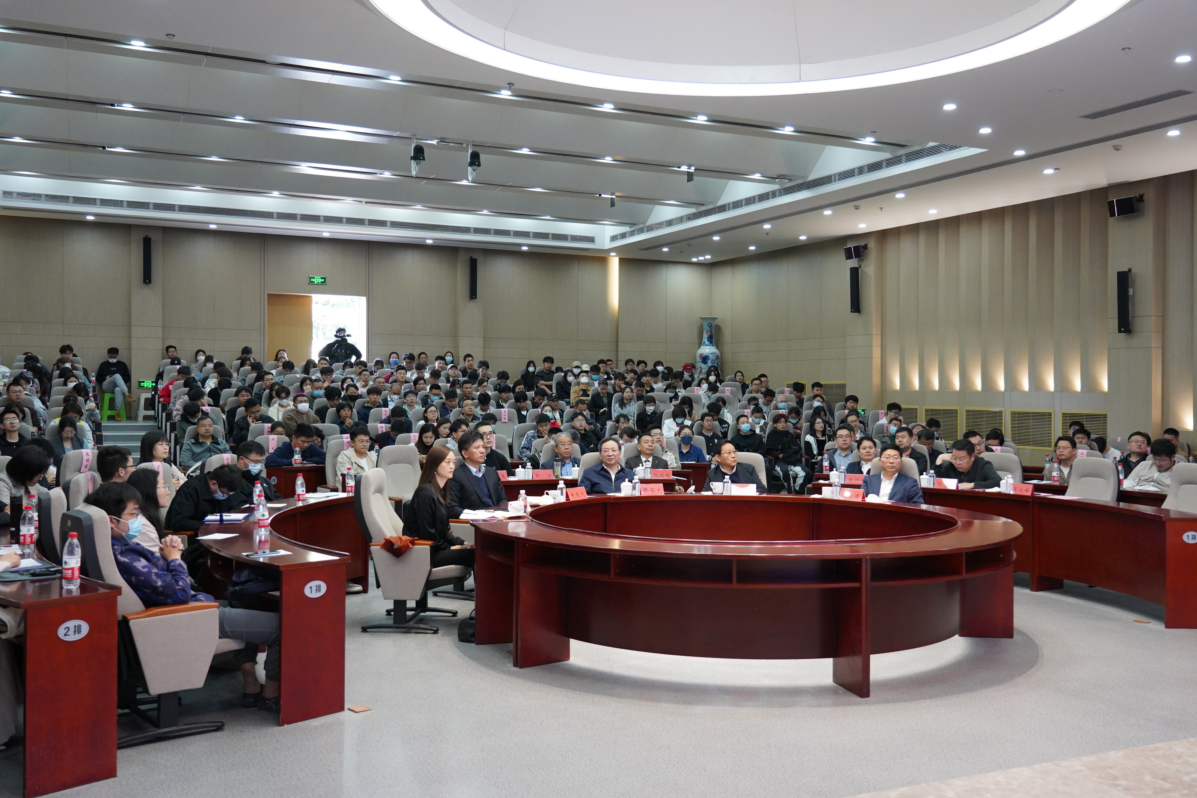 绿色建筑与建筑文化高峰论坛在江苏建院举办，建筑业发展新机遇引热议